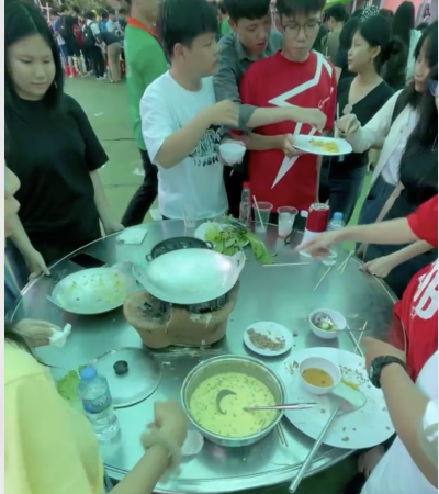Trải Nghiệm Đổ Bánh Xèo – Học Làm Nông Dân Tại Đất Thép Farm, Củ Chi