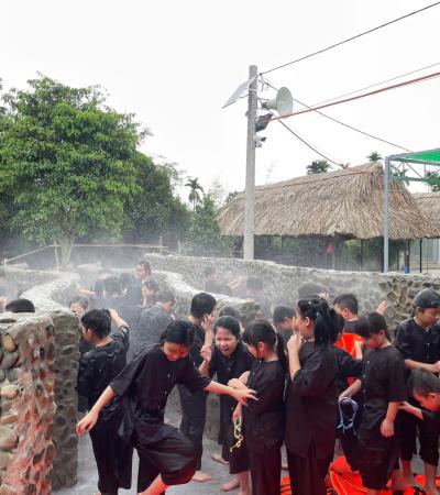 Khu Tắm Vòi Phun Áp Lực – Trải Nghiệm Giải Nhiệt Độc Đáo Tại Đất Thép Farm, Củ Chi