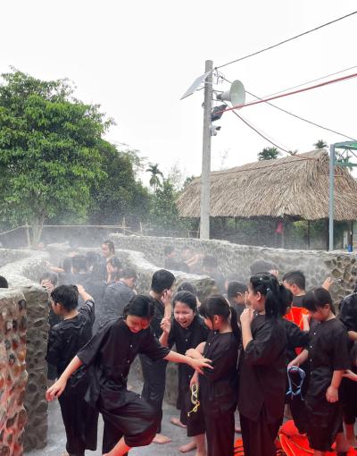 Khu Tắm Vòi Phun Áp Lực – Trải Nghiệm Giải Nhiệt Độc Đáo Tại Đất Thép Farm, Củ Chi